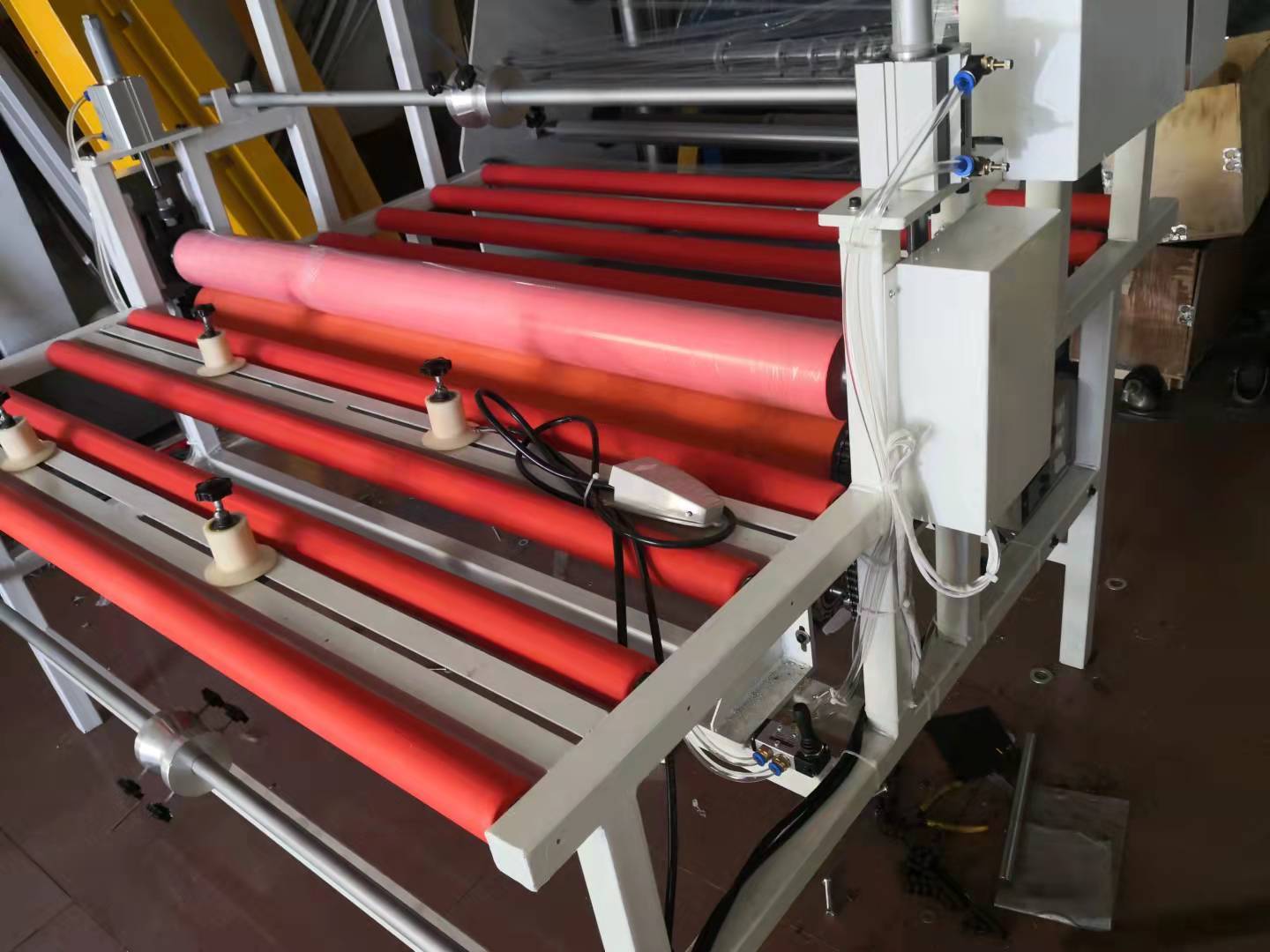 1800 wide aluminum plate large flat double-sided film laminating machine 1800 wide aluminum plate large flat double-sided film laminating machine