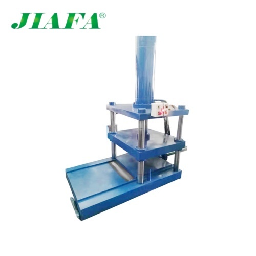 Mold closing machine