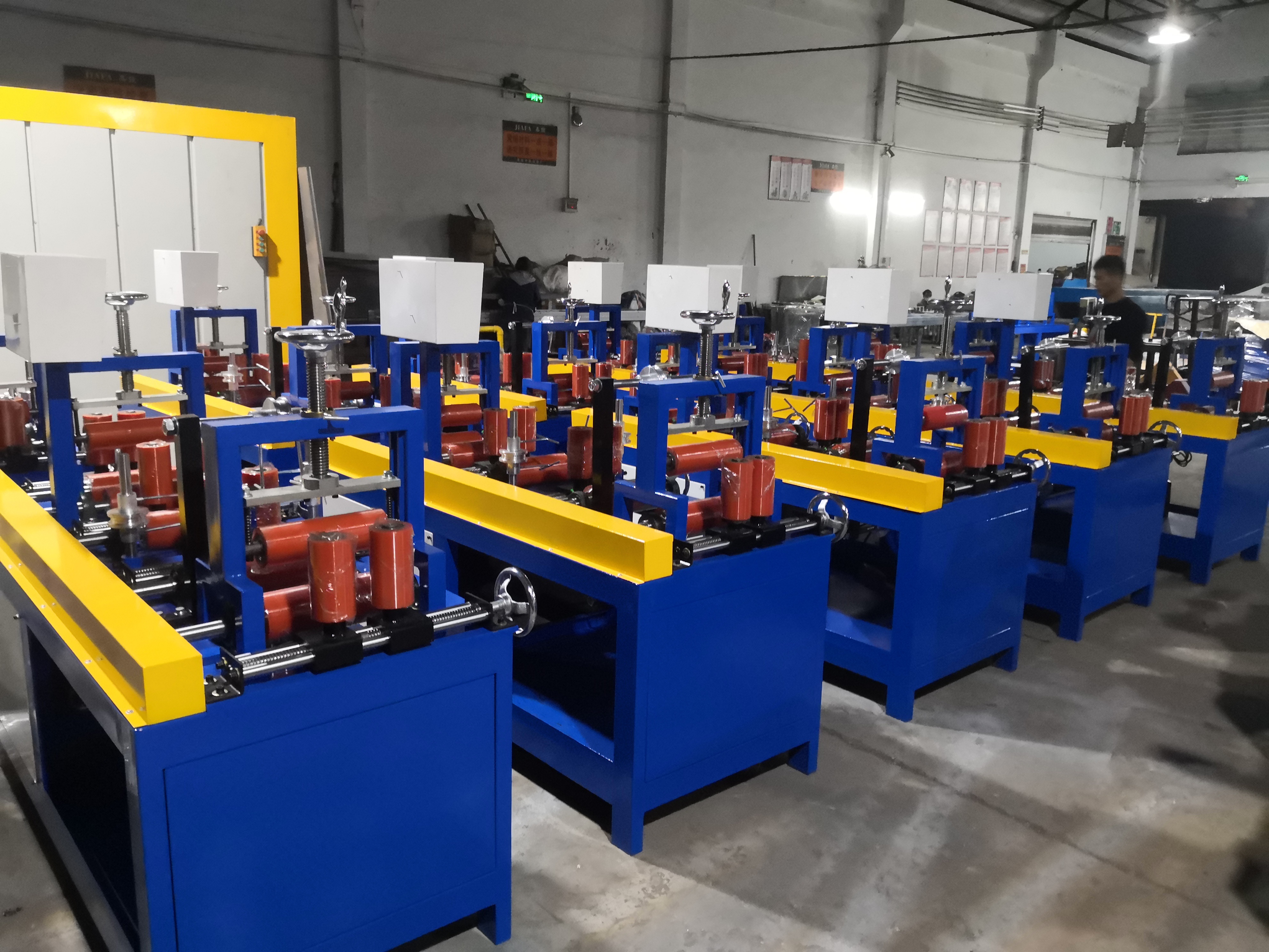 Lower row all-wheel drive film laminating machine Lower row all-wheel drive film laminating machine