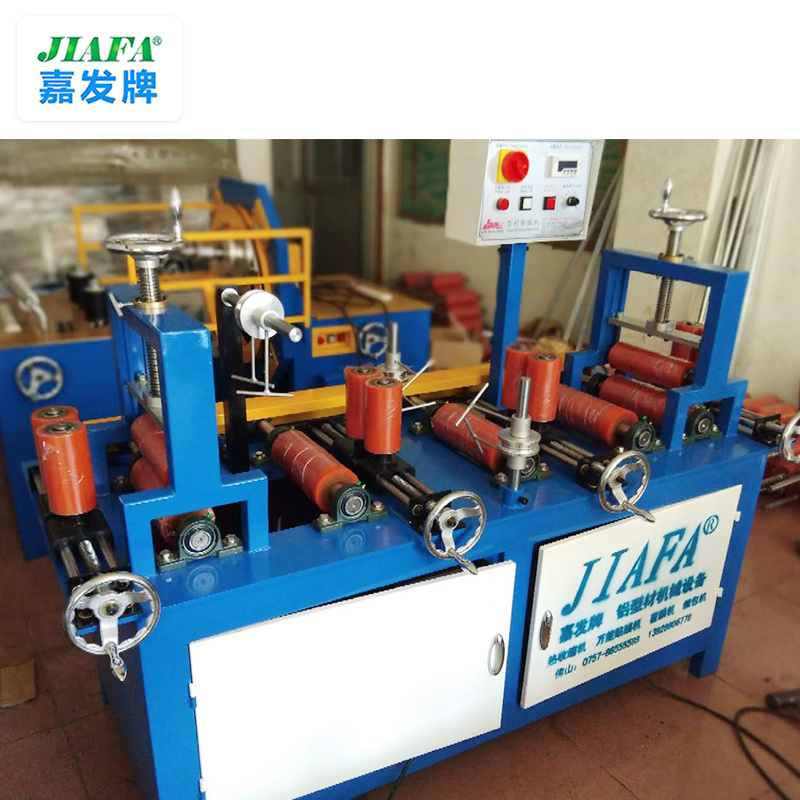 Lower row all-wheel drive film laminating machine Lower row all-wheel drive film laminating machine