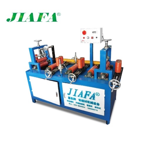 Lower row all-wheel drive film laminating machine