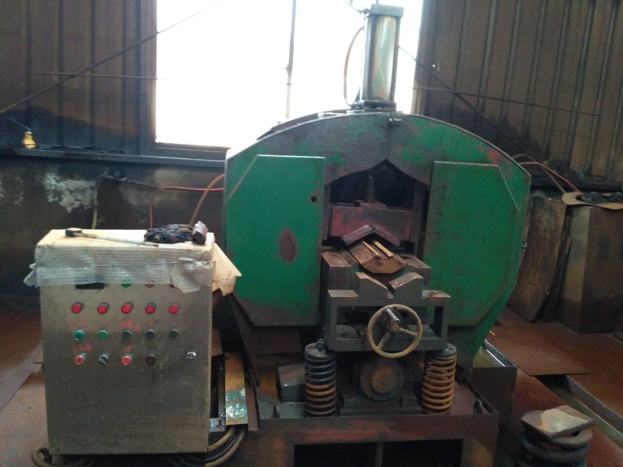 磨簧機(jī) 磨簧機(jī)