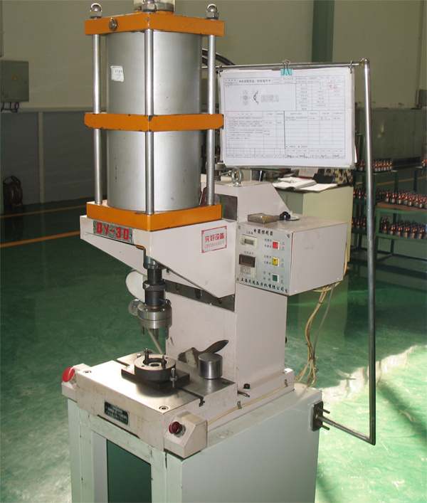 氣動(dòng)壓力機(jī)