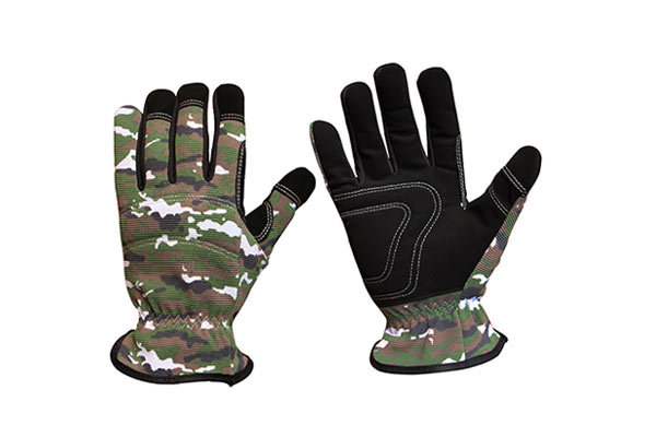 Cutting of customized garments, samples, etc. with high fit requirements or special body shapes.