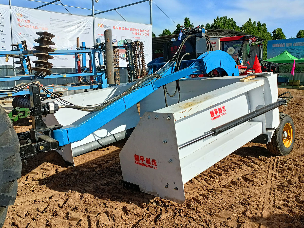 Folding grader
