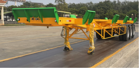 Semi-trailer for in-port container transportation