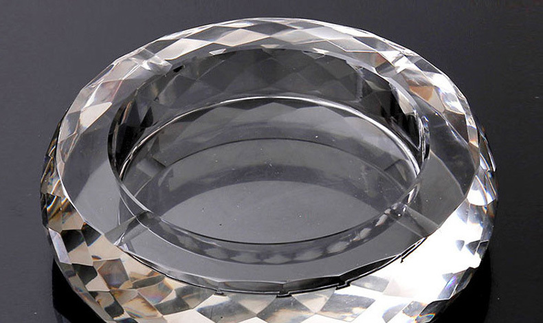 The origin and production methods of crystal handicrafts