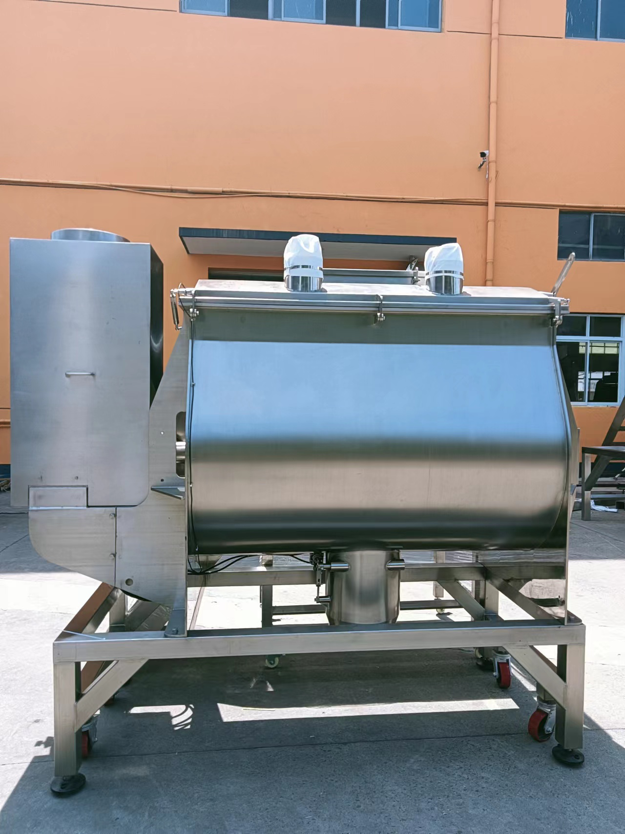 What are the main types of mixers