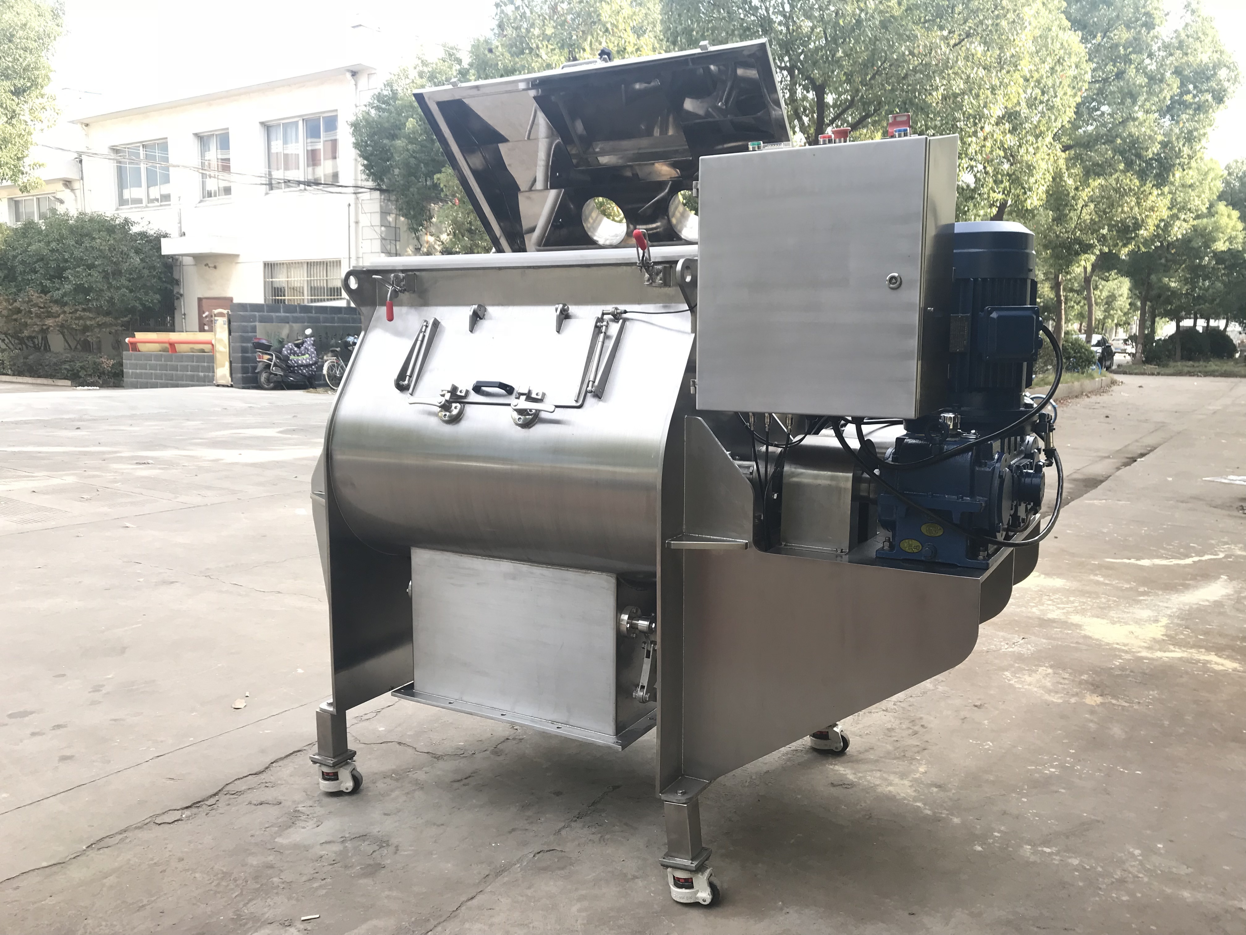Harnessing Efficiency in Manufacturing: The Horizontal Ribbon Blender