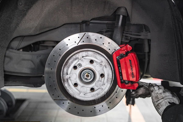 What should I do if the car brake disc is rusty due to rainy days or long-term suspension