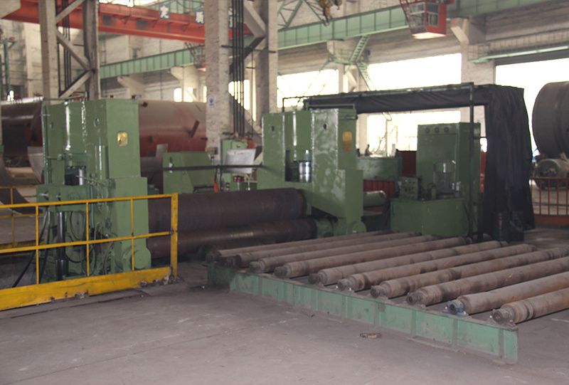 Plate bending machine