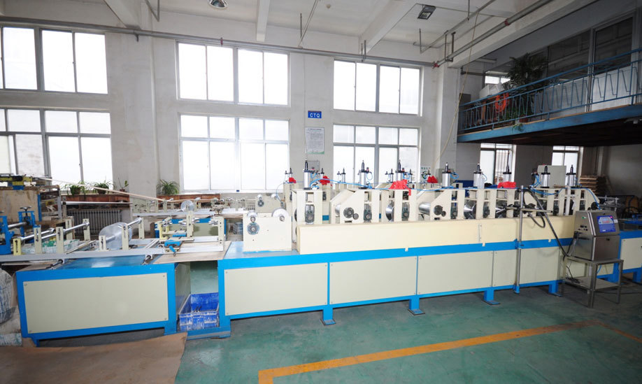Fully automatic corner protector Fully automatic corner protector