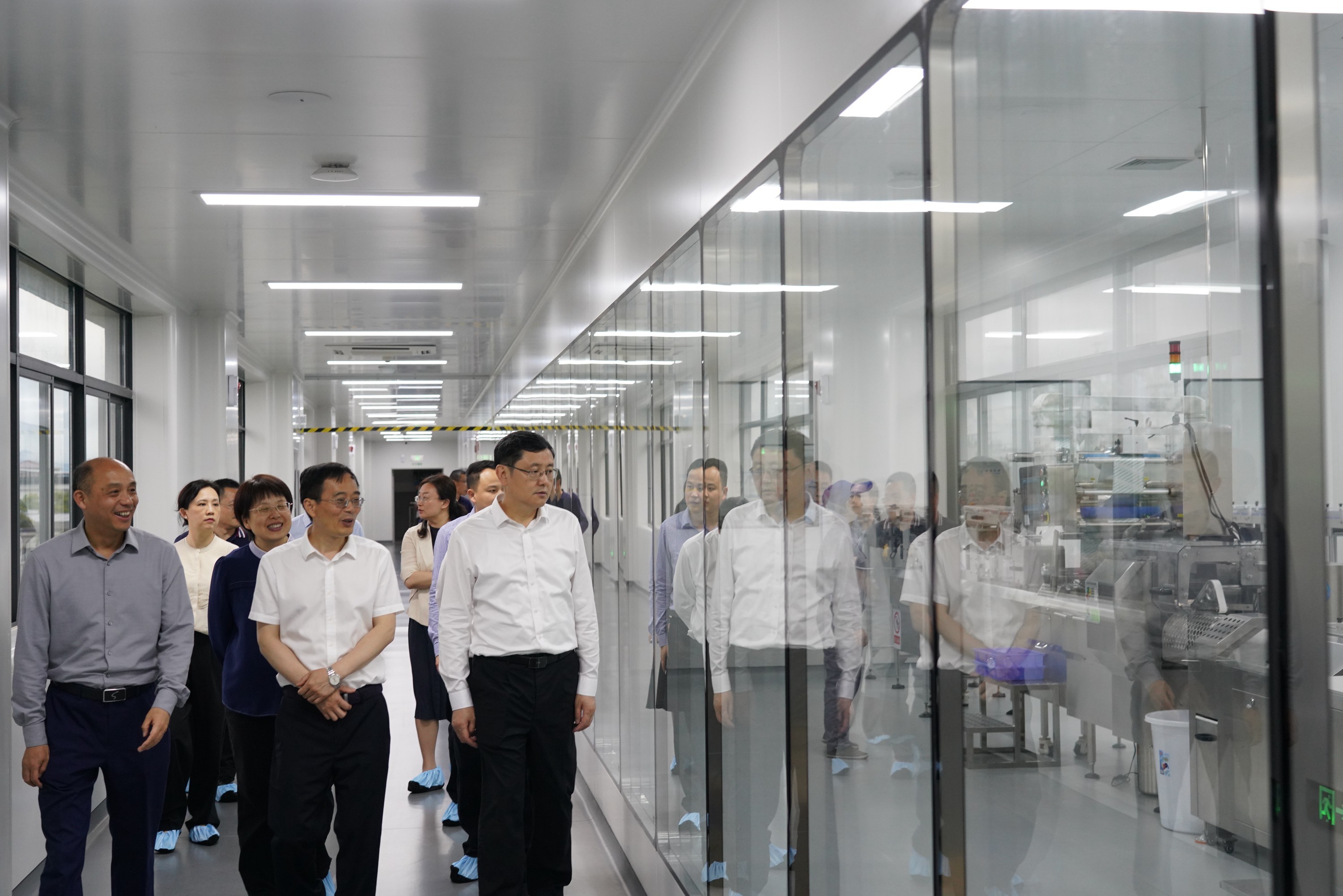 江西省“四個強省”建設調(diào)研組蒞臨普正制藥調(diào)研質(zhì)量、標準、知識產(chǎn)權和品牌建設工作