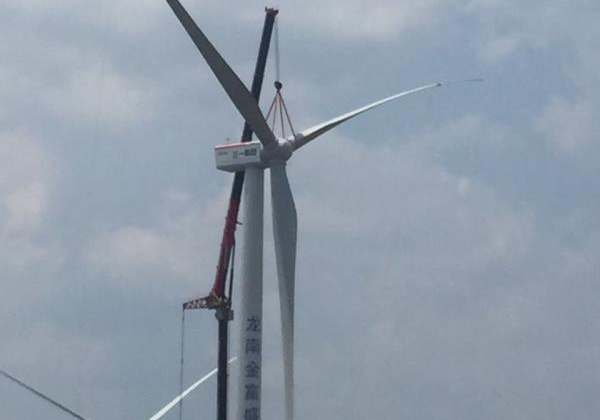 南通市神龍機(jī)械施工工程有限公司風(fēng)電安裝、風(fēng)電維修神器1020起重機(jī)在江西龍南雷公山安裝風(fēng)電
