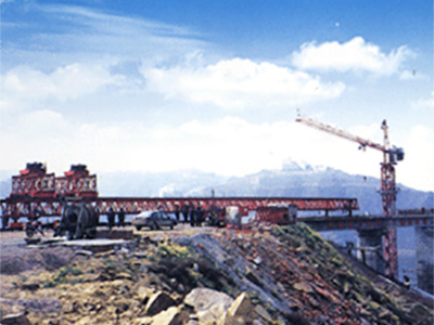 架橋機(jī)和塔式起重機(jī)