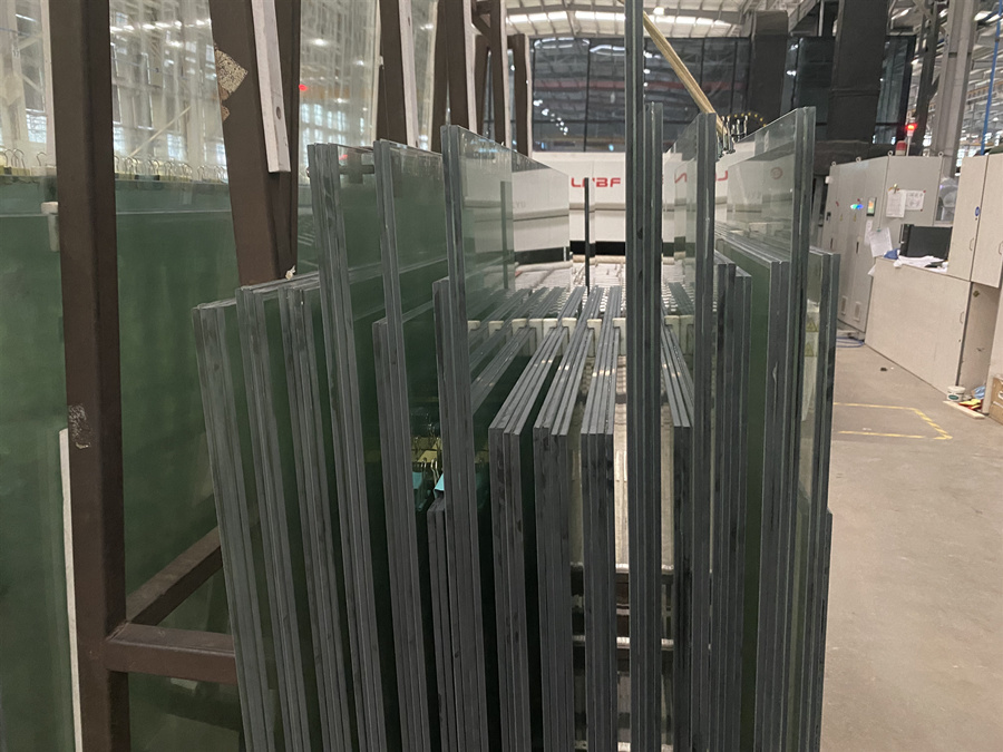 Laminated glass