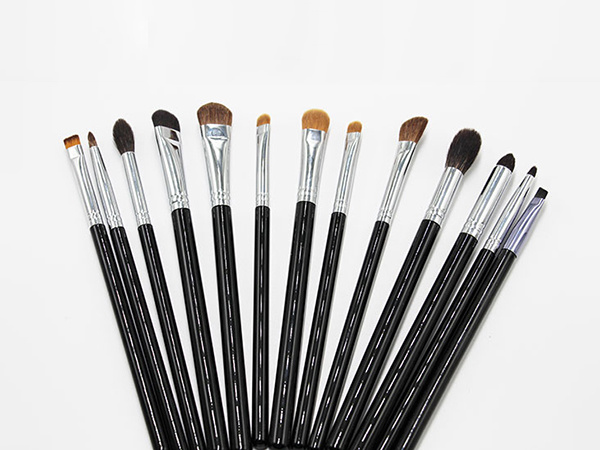 What's the difference between eye shadow brush and eyeliner brush?