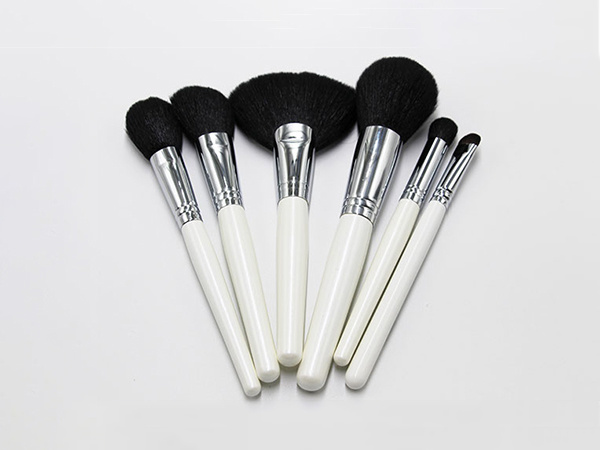 What products can replace makeup brushes