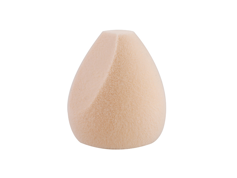 The Essential Guide to Choosing Sponges and Puffs for Your Beauty Routine