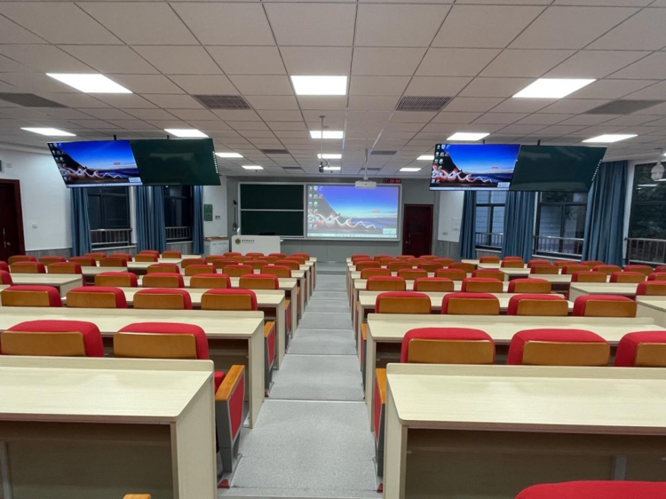 长沙华楚教学设备有限公司参加湖南省高等教育学会教育技术专业委员会年会和学术研讨会，并举办展览
