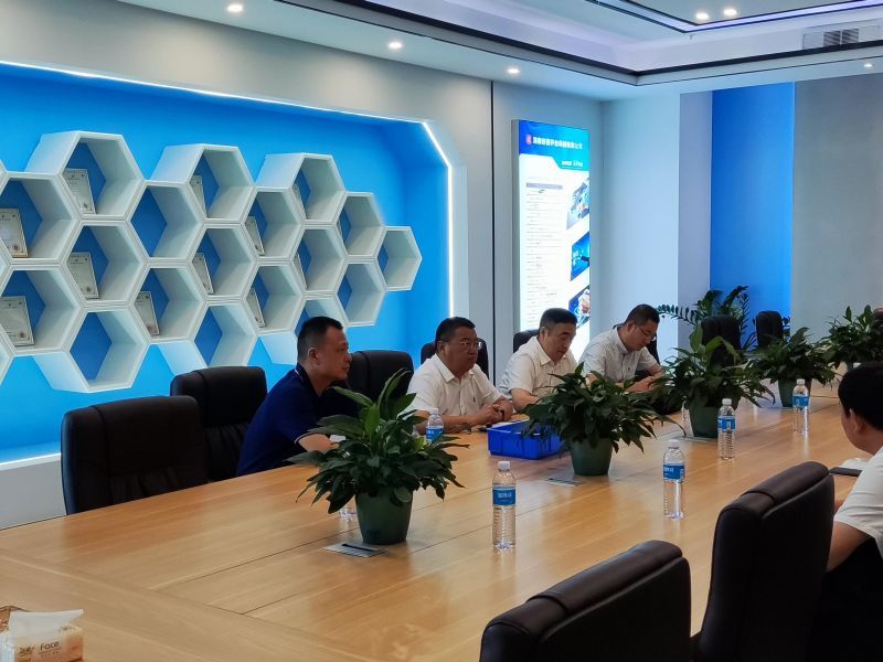 潁上招商聯(lián)絡(luò)處及長沙高鐵西城建設(shè)投資有限公司領(lǐng)導(dǎo)蒞臨我司項(xiàng)目地實(shí)地考察