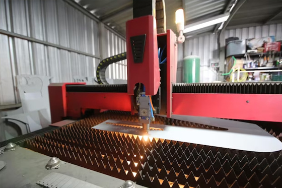 What is the difference between CNC plasma cutting machine and laser cutting machine