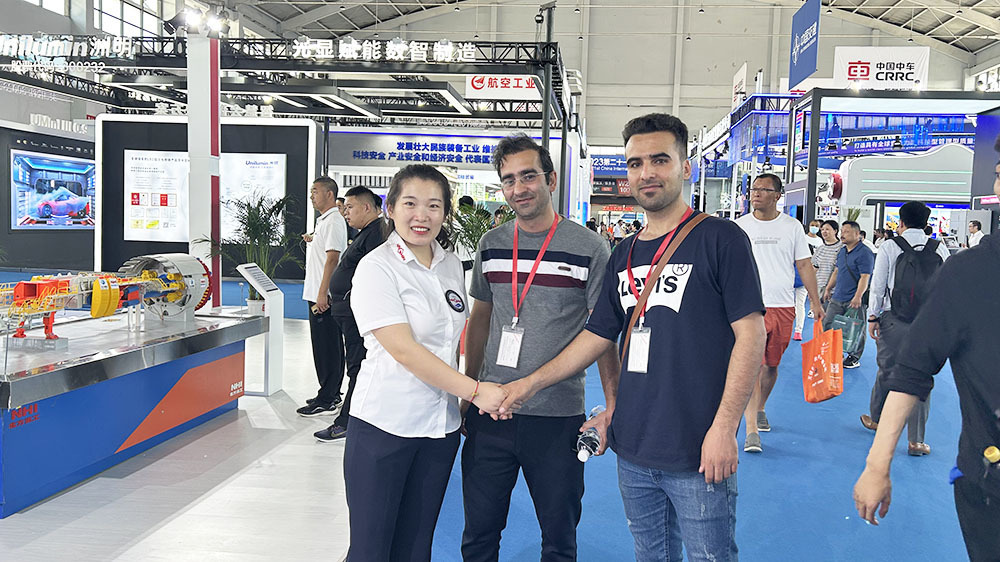 在2023年技术博览会上，广惠为多个行业提供了材料切割的解决方案。