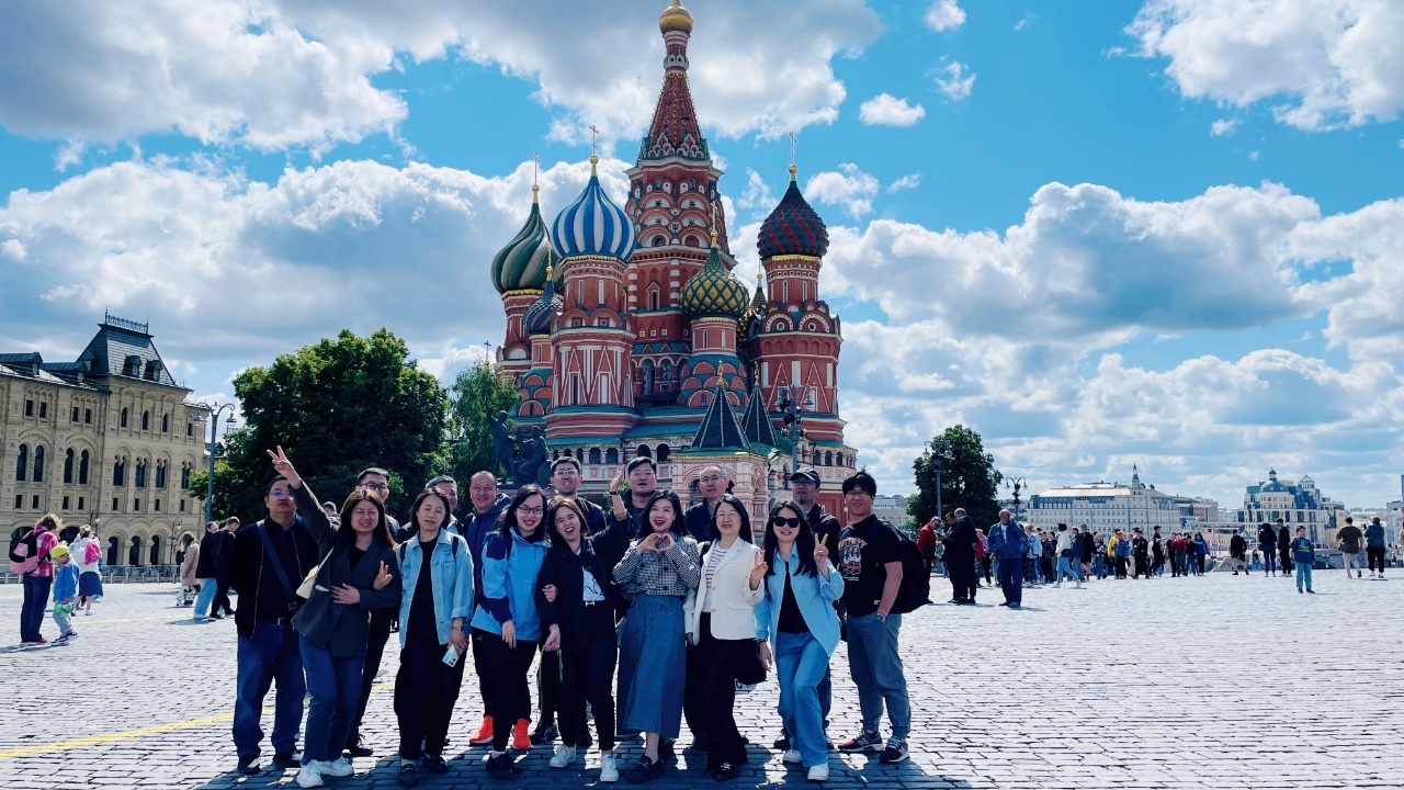 Taizhou Yinde Silver Alloy Contact Rivets team visited Russian customers