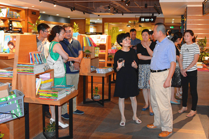 坚持持续发展 拓宽经营思路