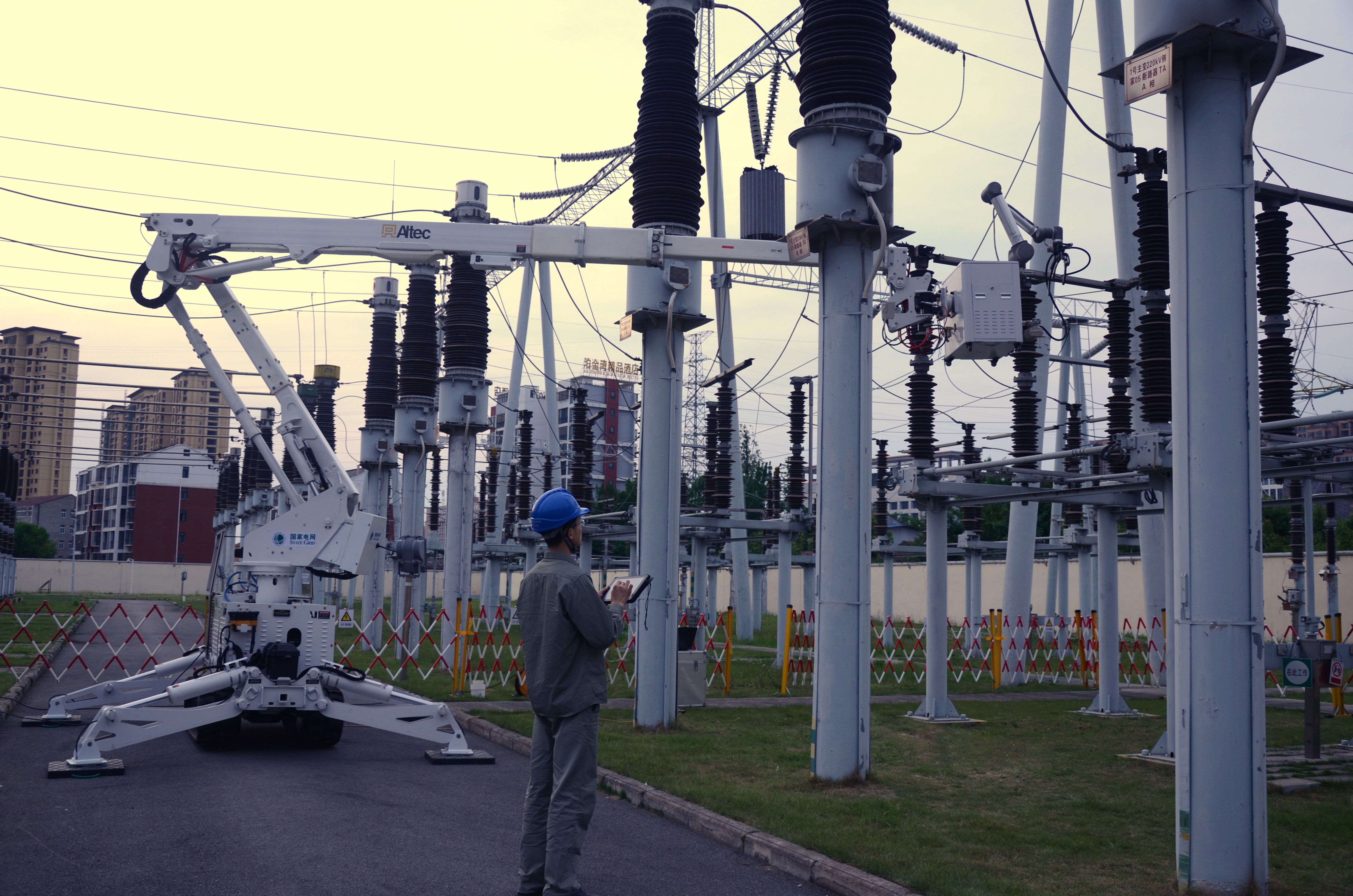 Live working robot project for 110kV substation of Hubei Electric Power Research Institute 3 Live working robot project for 110kV substation of Hubei Electric Power Research Institute 3