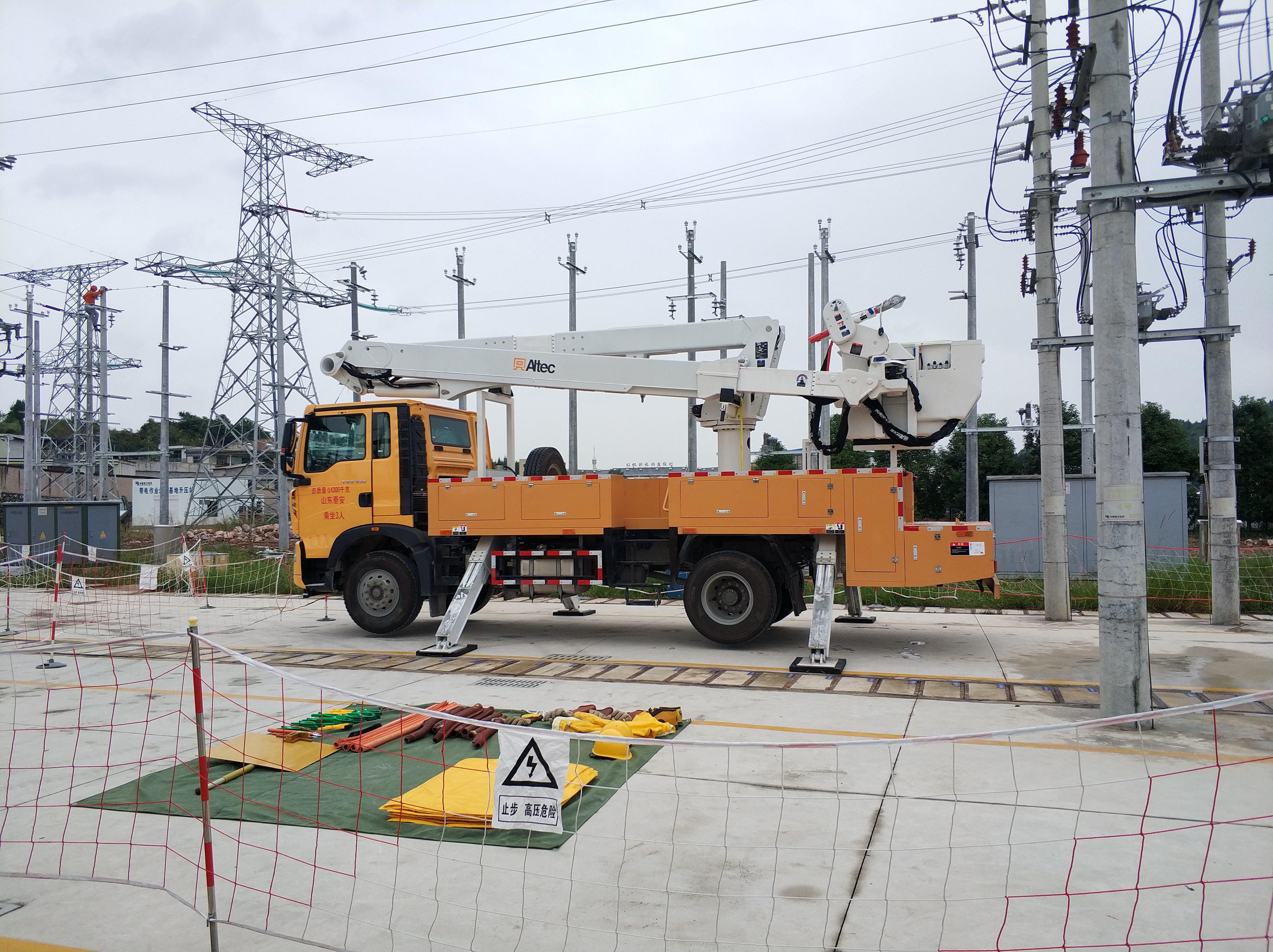 Distribution network insulation bucket arm truck (4) Distribution network insulation bucket arm truck (4)