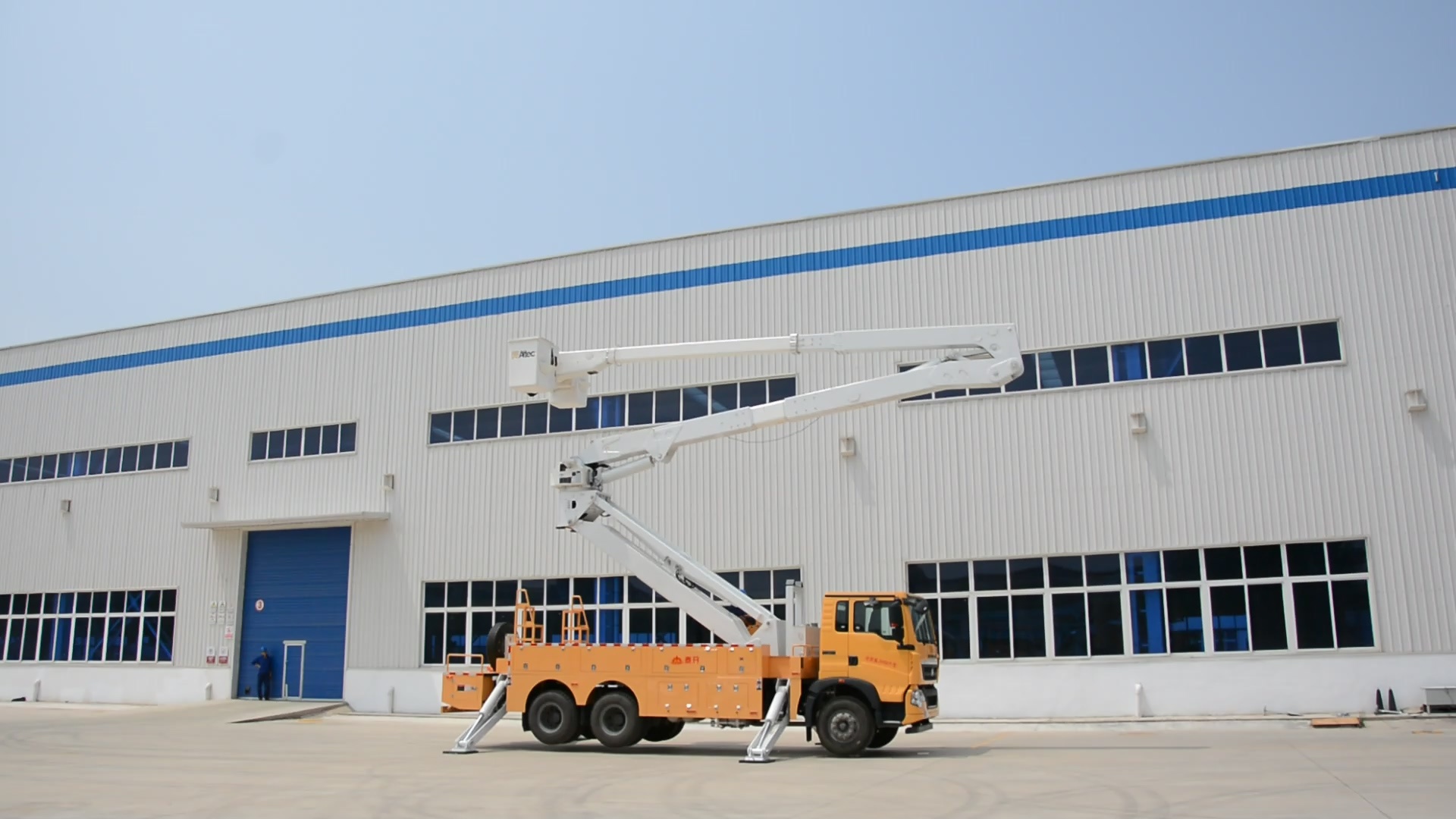 Insulated bucket arm trolley for transmission lines (8) Insulated bucket arm trolley for transmission lines (8)