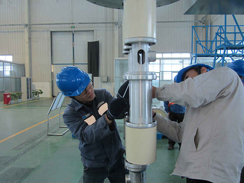 Opeartion, maintenance and technical crews from Guangzhou Power Company are undergoing practical training