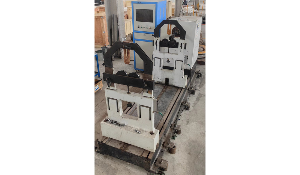 Dynamic balancing machine Dynamic balancing machine