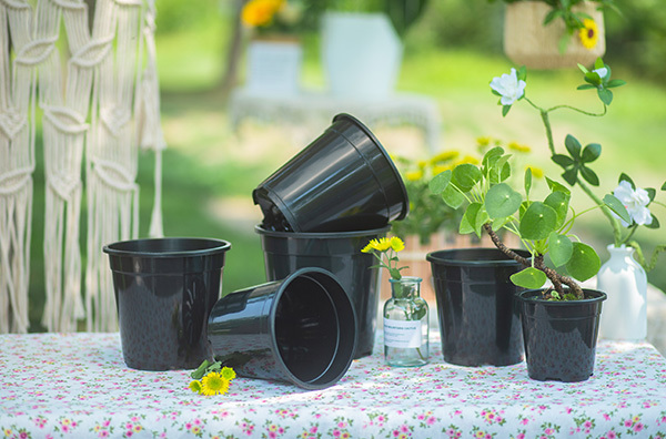 How many kinds of flower pot materials are there?