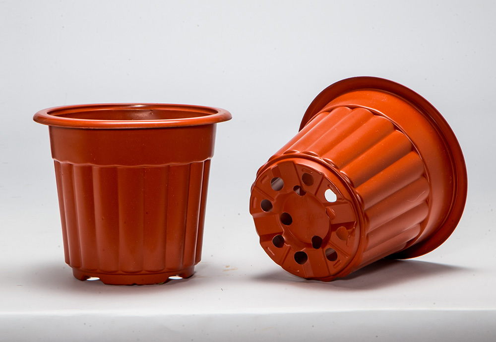 The Benefits of Hard Plastic Plant Pots in Gardening