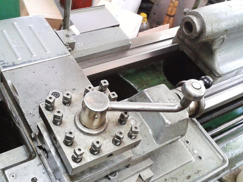 What is the difference between injection mold processing and mold manufacturing