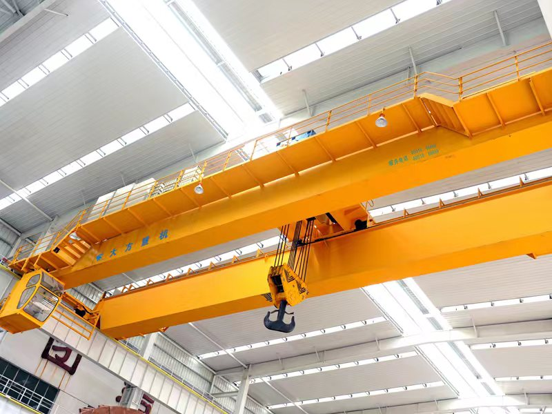 Double beam crane (lifting load 200T & 80T)