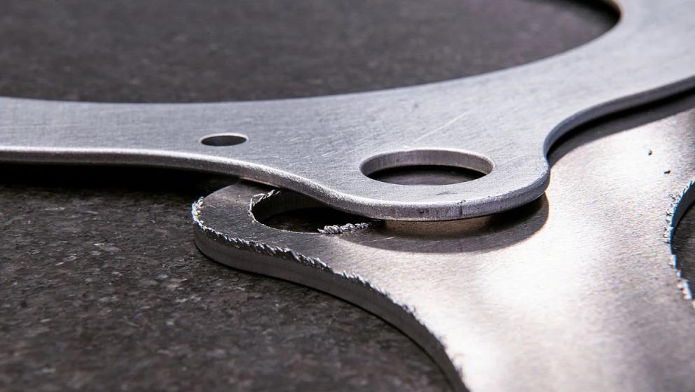 How to reduce burrs produced during the cutting process of a laser cutting machine