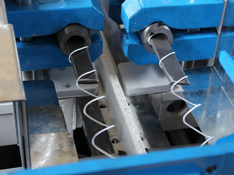 What is the roll net machine and its application field