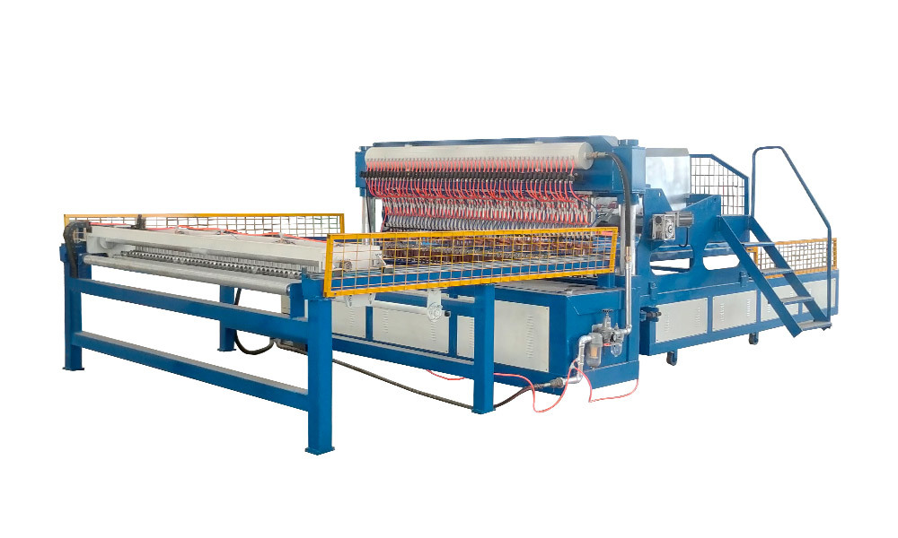 Automatic pneumatic construction mesh row welding machine