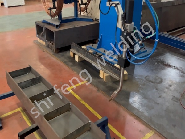Intelligent Welding Robot Workstation