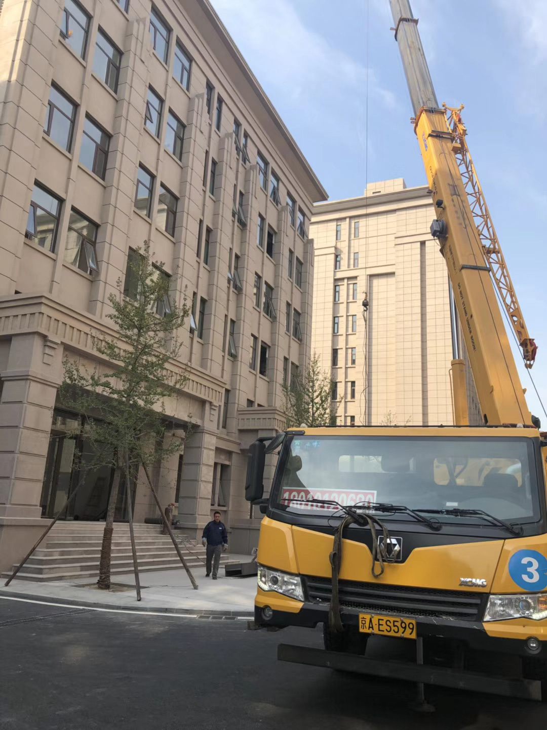 Equipment hoisting