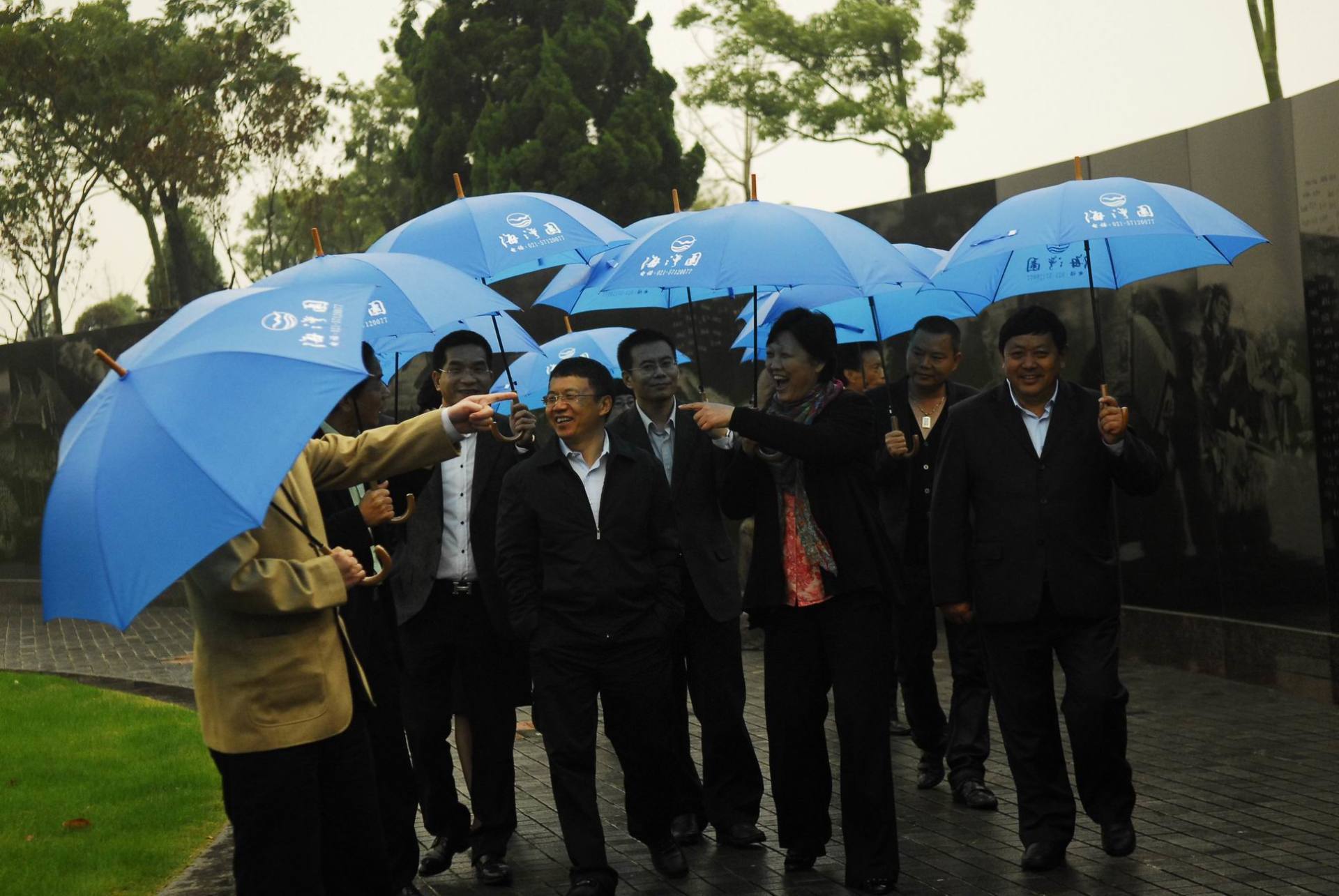 國家民政部和上海市民政局領(lǐng)導(dǎo)視察知青廣場