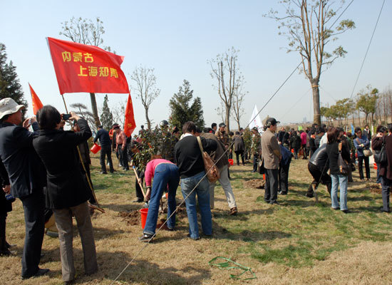 植樹節(jié)，海灣園隆重舉行“知青林”落成儀式