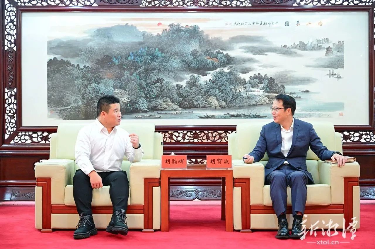 湘潭市委書記胡賀波會見亞輝龍董事長兼CEO胡鹍輝一行