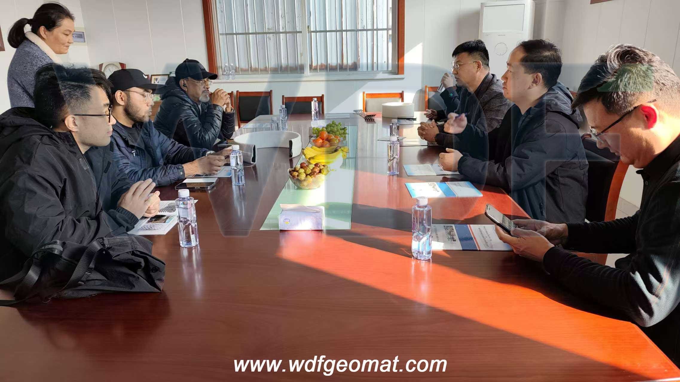 Bangladeshi Clients Visit Wandefu's Geogrid Production Factory