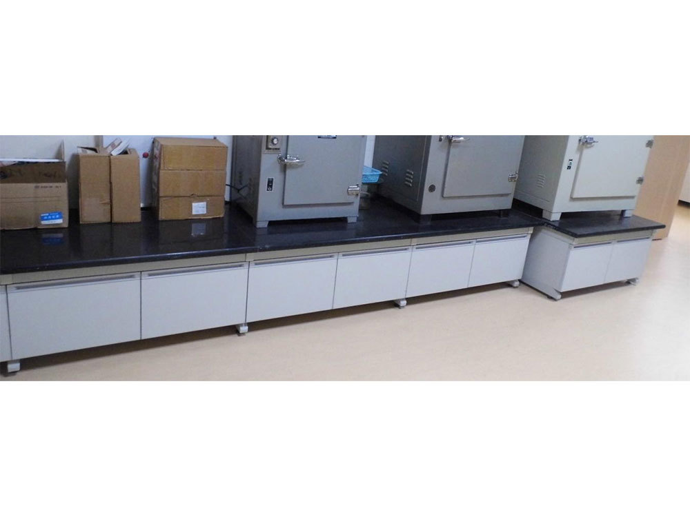 Mesa de alta temperatura de acero y madera