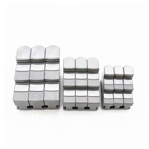 Three-jaw self-centering integral jaw