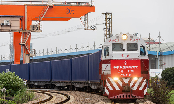 The country's larger container trains depart!